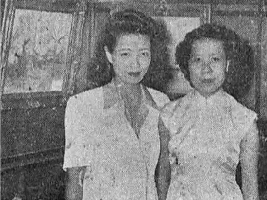 李青萍40年代畫展留影3