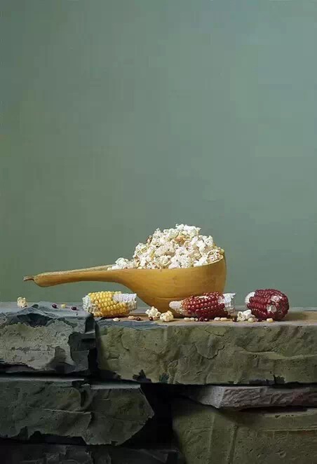 劉向東寫實(shí)油畫靜物作品《玉米棒子》